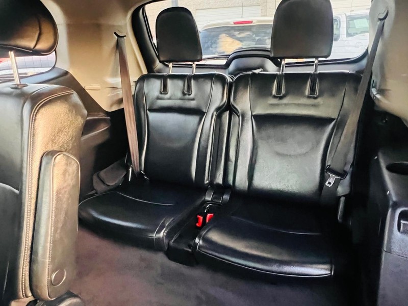 Toyota Highlander Vehicle Full-screen Gallery Image 35