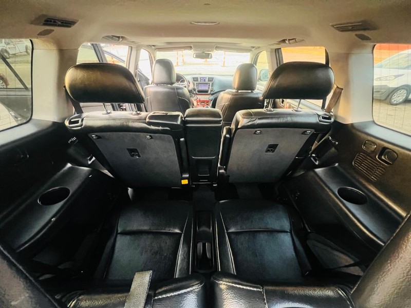 Toyota Highlander Vehicle Full-screen Gallery Image 39