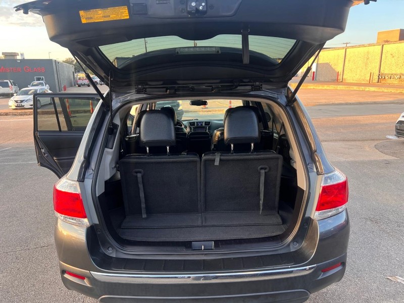 Toyota Highlander Vehicle Full-screen Gallery Image 44