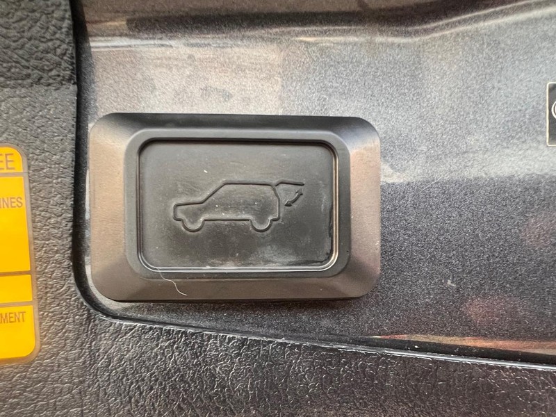 Toyota Highlander Vehicle Full-screen Gallery Image 45