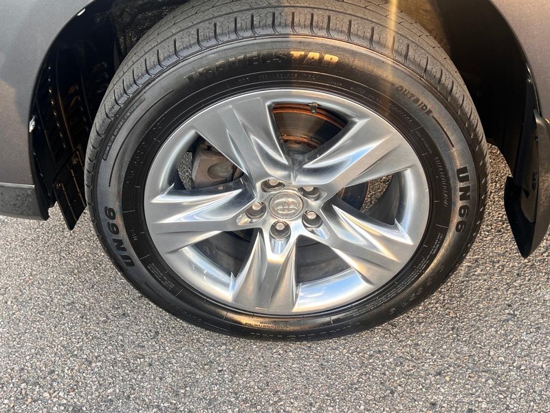 Toyota Highlander Vehicle Full-screen Gallery Image 46