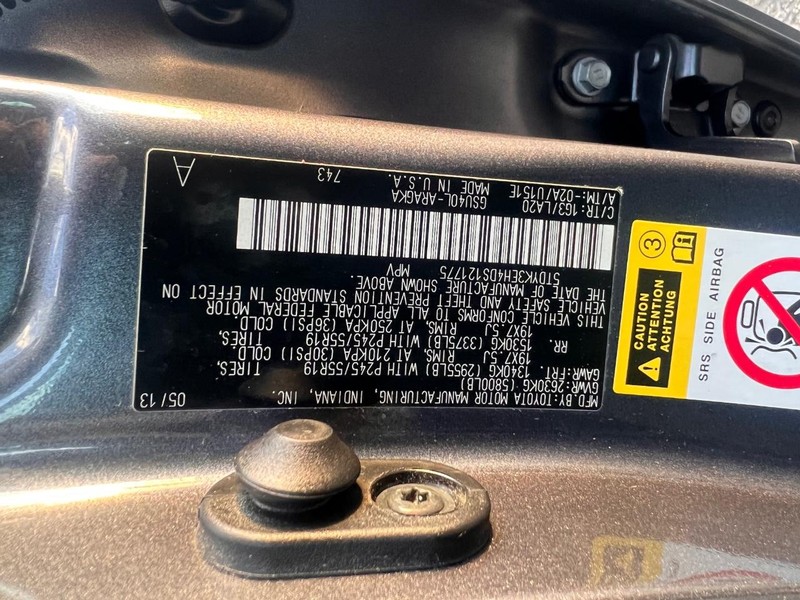 Toyota Highlander Vehicle Full-screen Gallery Image 48