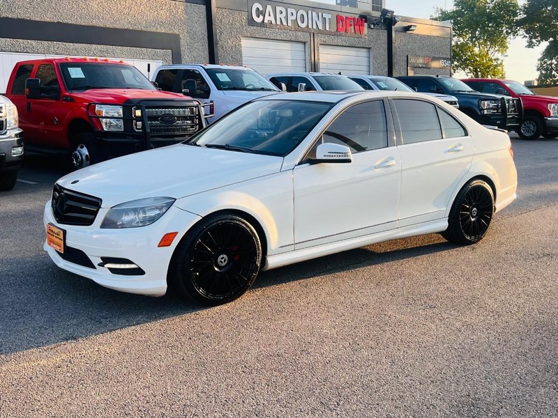 Mercedes-Benz C-Class Vehicle Full-screen Gallery Image 07