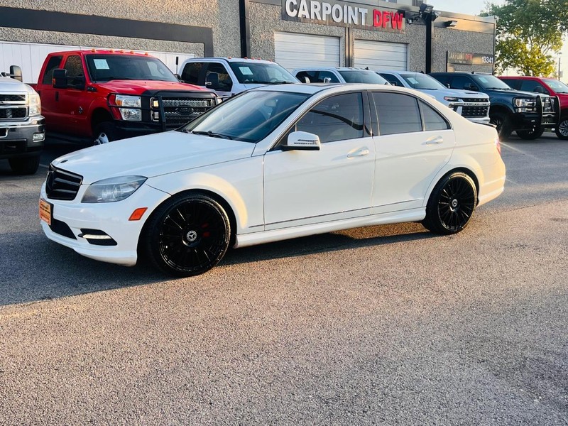 Mercedes-Benz C-Class Vehicle Full-screen Gallery Image 08