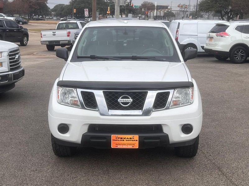 Nissan Frontier Vehicle Full-screen Gallery Image 3