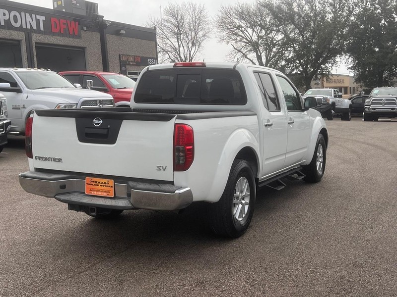 Nissan Frontier Vehicle Full-screen Gallery Image 13