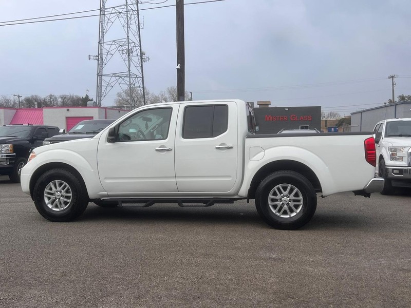Nissan Frontier Vehicle Full-screen Gallery Image 14