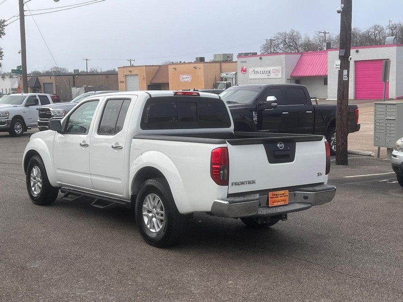 Nissan Frontier Vehicle Full-screen Gallery Image 16