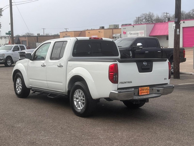 Nissan Frontier Vehicle Full-screen Gallery Image 17
