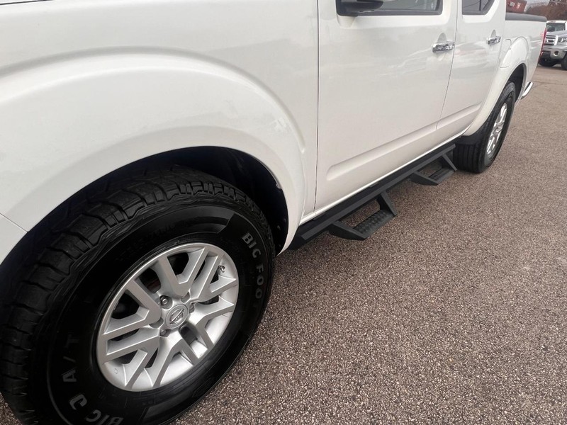 Nissan Frontier Vehicle Full-screen Gallery Image 19