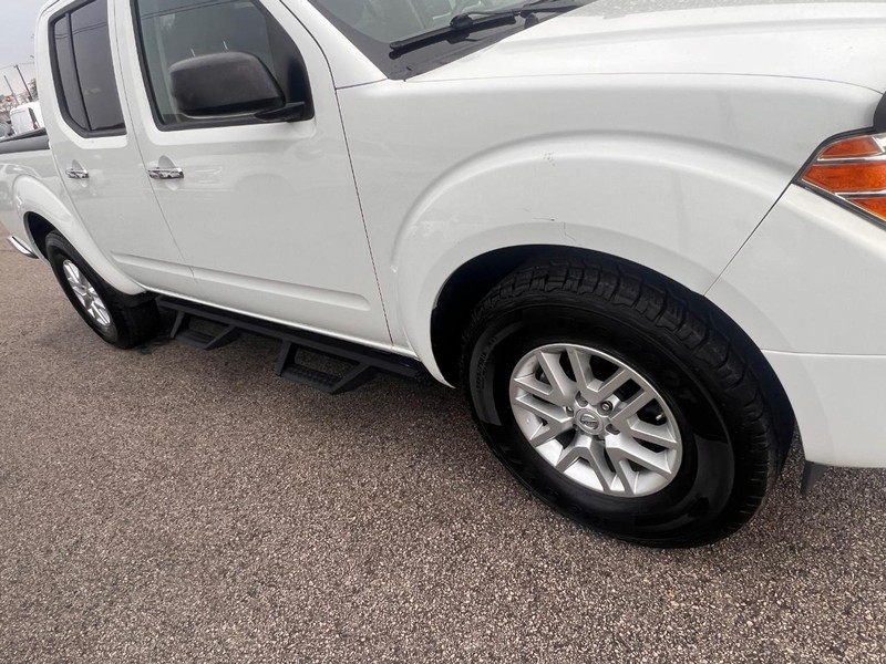 Nissan Frontier Vehicle Full-screen Gallery Image 20