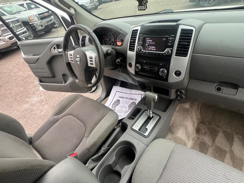 Nissan Frontier Vehicle Full-screen Gallery Image 23