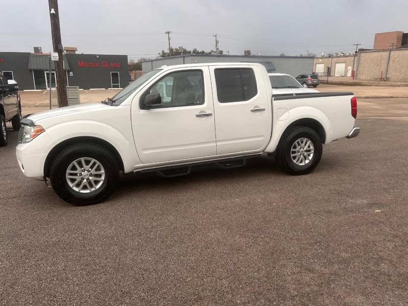 Nissan Frontier Vehicle Full-screen Gallery Image 26