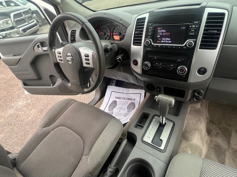 Nissan Frontier Vehicle Full-screen Gallery Image 27