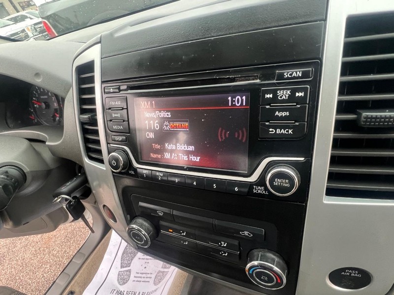 Nissan Frontier Vehicle Full-screen Gallery Image 28