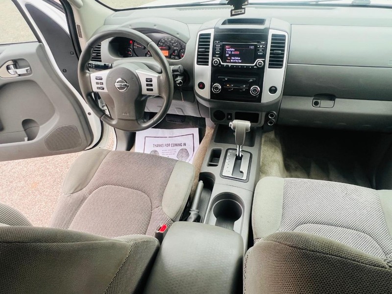 Nissan Frontier Vehicle Full-screen Gallery Image 29