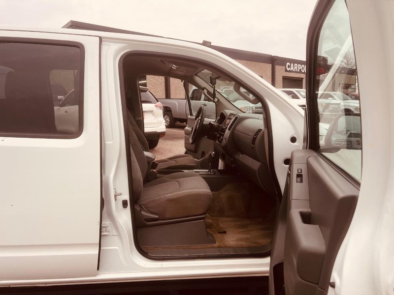 Nissan Frontier Vehicle Full-screen Gallery Image 30