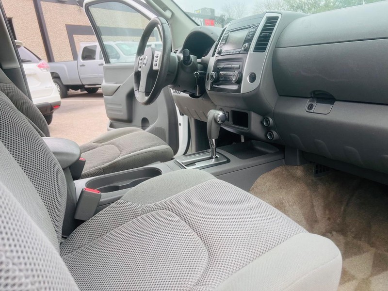 Nissan Frontier Vehicle Full-screen Gallery Image 31