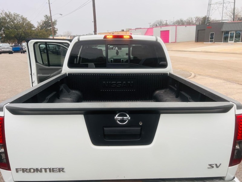 Nissan Frontier Vehicle Full-screen Gallery Image 33