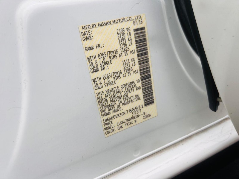 Nissan Frontier Vehicle Full-screen Gallery Image 34