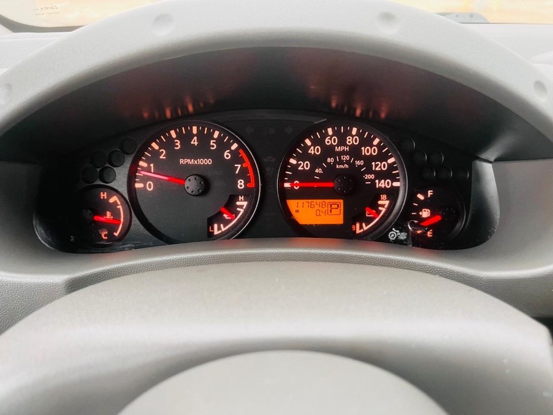 Nissan Frontier Vehicle Full-screen Gallery Image 36