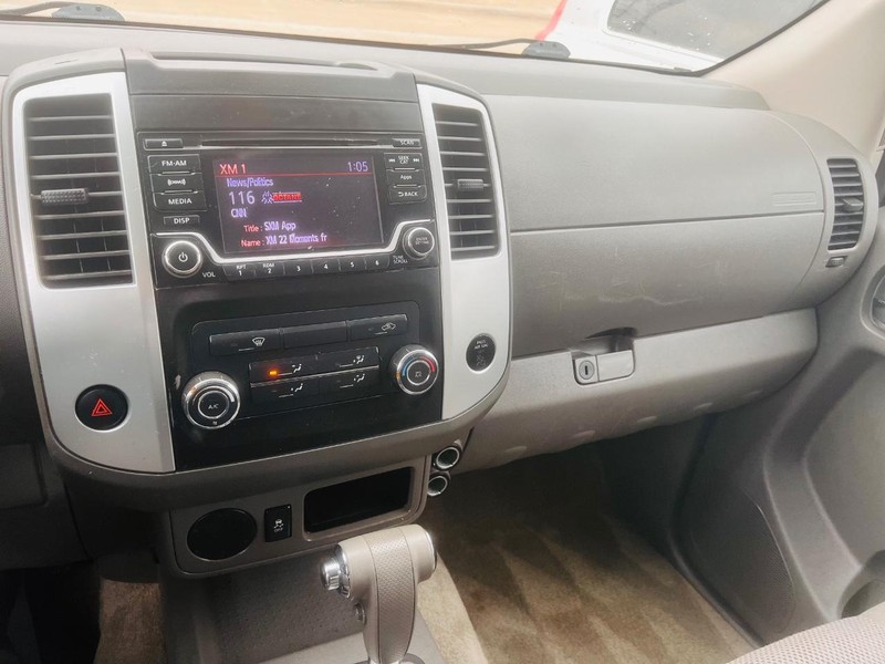 Nissan Frontier Vehicle Full-screen Gallery Image 37