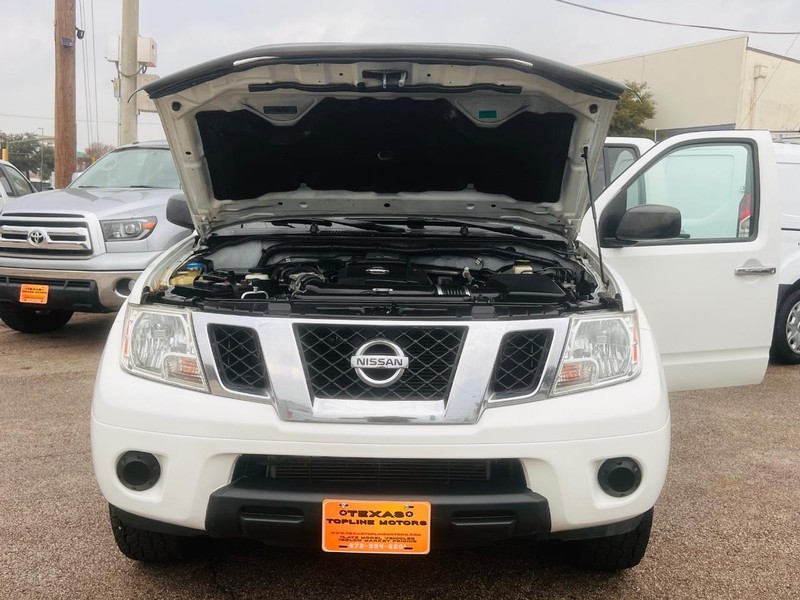 Nissan Frontier Vehicle Full-screen Gallery Image 38