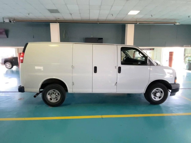 Chevrolet Express Cargo Van Vehicle Full-screen Gallery Image 2
