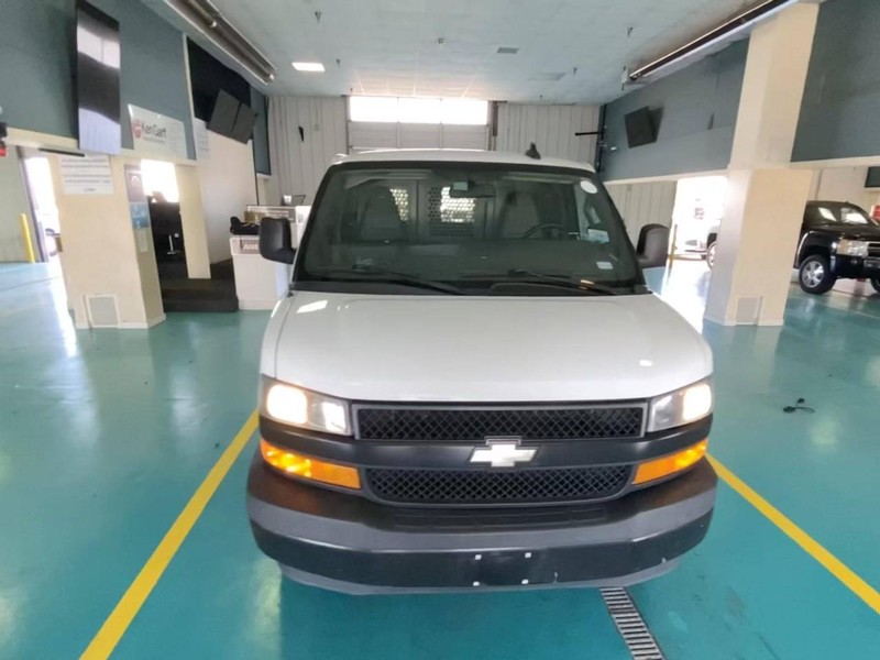 Chevrolet Express Cargo Van Vehicle Full-screen Gallery Image 3