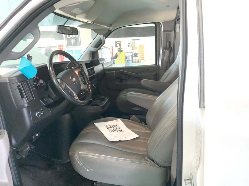 Chevrolet Express Cargo Van Vehicle Full-screen Gallery Image 5