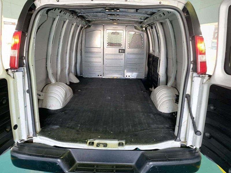 Chevrolet Express Cargo Van Vehicle Full-screen Gallery Image 7