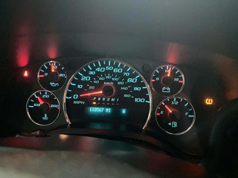 Chevrolet Express Cargo Van Vehicle Full-screen Gallery Image 9