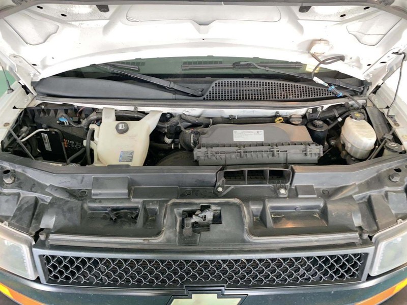 Chevrolet Express Cargo Van Vehicle Full-screen Gallery Image 11