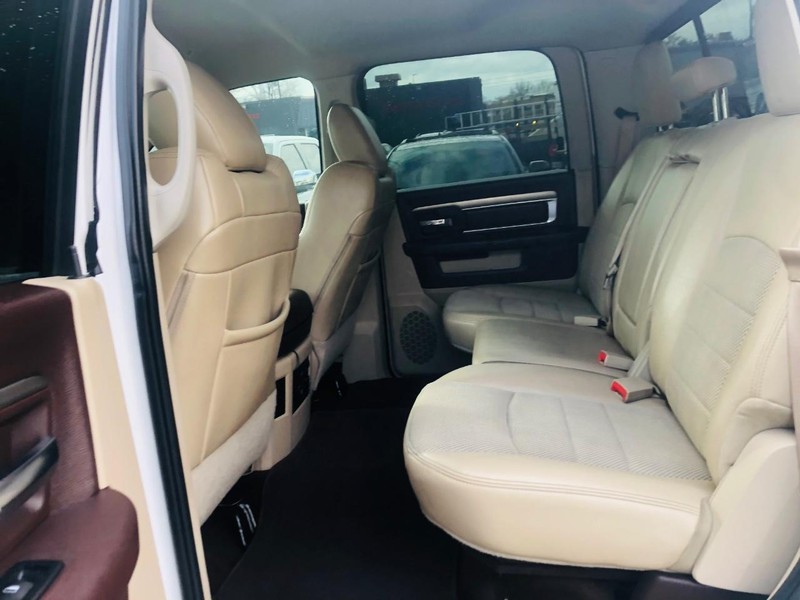 Ram 1500 Vehicle Full-screen Gallery Image 24