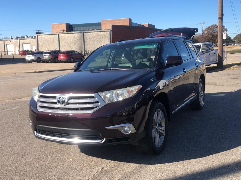 Toyota Highlander Vehicle Full-screen Gallery Image 03