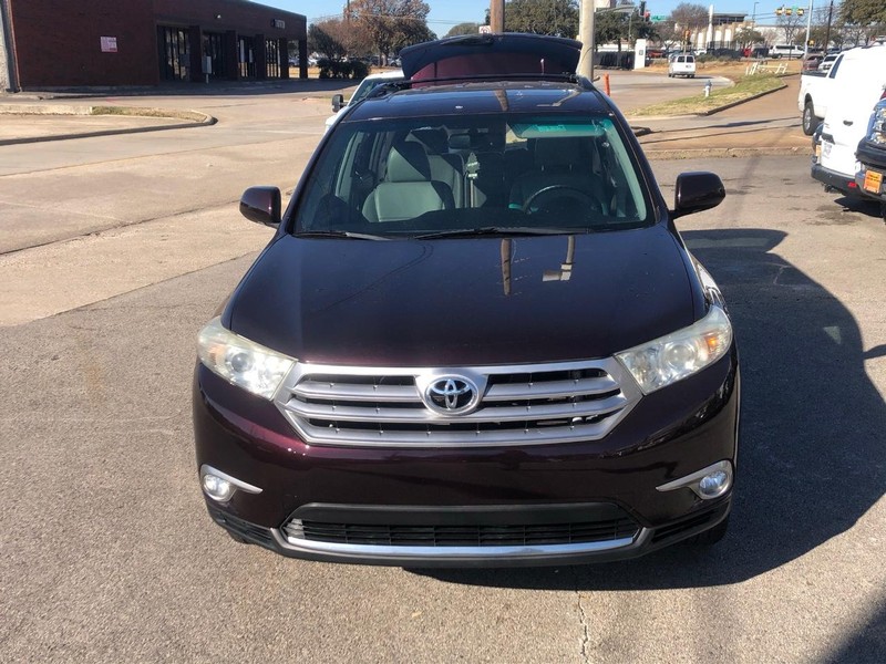 Toyota Highlander Vehicle Full-screen Gallery Image 07