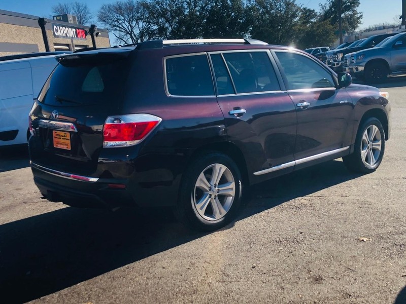 Toyota Highlander Vehicle Full-screen Gallery Image 12