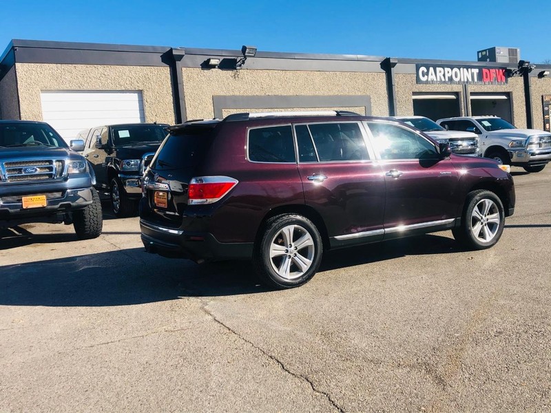 Toyota Highlander Vehicle Full-screen Gallery Image 16