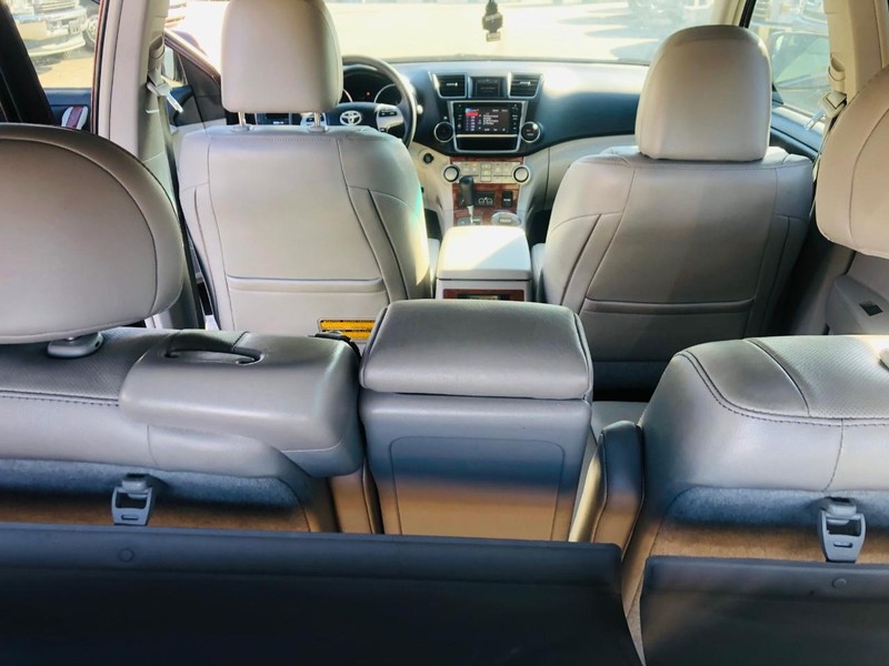Toyota Highlander Vehicle Full-screen Gallery Image 27