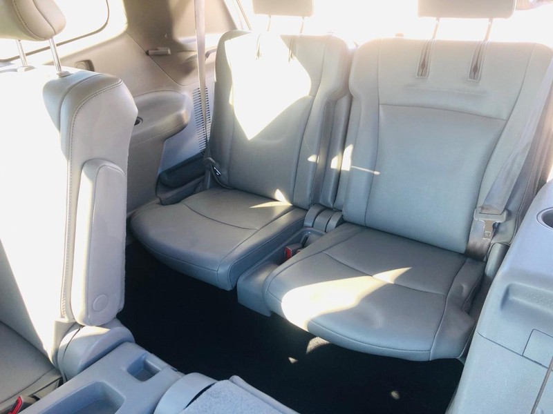 Toyota Highlander Vehicle Full-screen Gallery Image 31