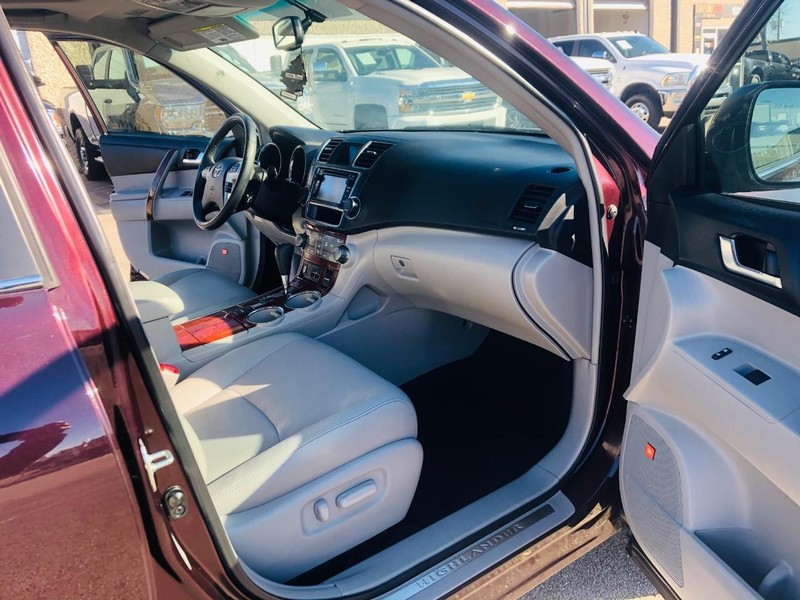 Toyota Highlander Vehicle Full-screen Gallery Image 37