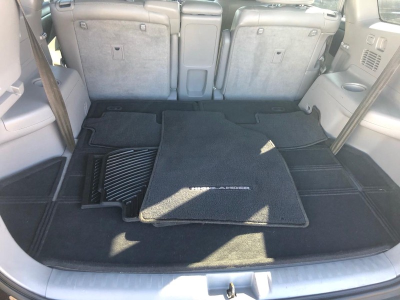 Toyota Highlander Vehicle Full-screen Gallery Image 42