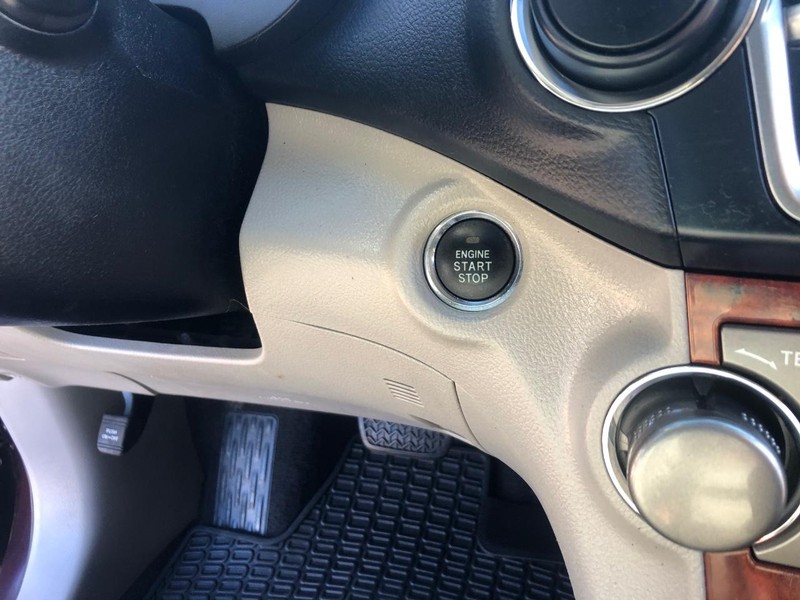 Toyota Highlander Vehicle Full-screen Gallery Image 52