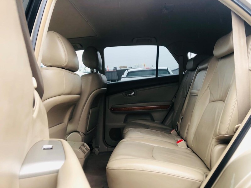 Lexus RX 330 Vehicle Full-screen Gallery Image 13