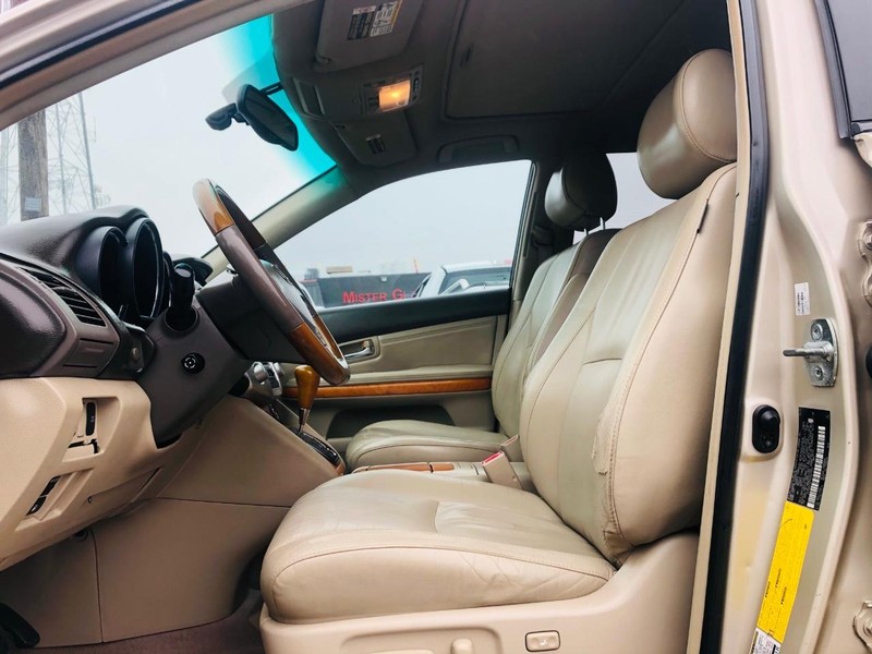 Lexus RX 330 Vehicle Full-screen Gallery Image 15