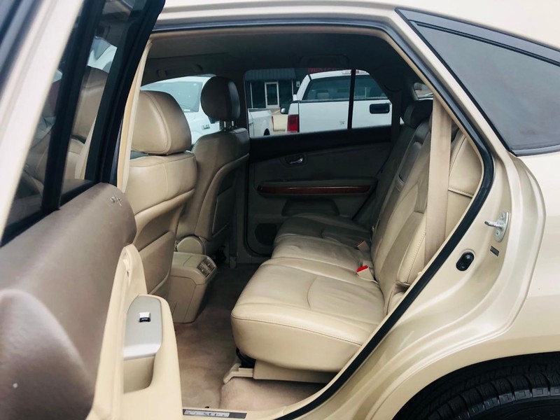 Lexus RX 330 Vehicle Full-screen Gallery Image 16