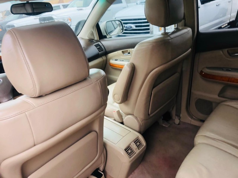 Lexus RX 330 Vehicle Full-screen Gallery Image 17