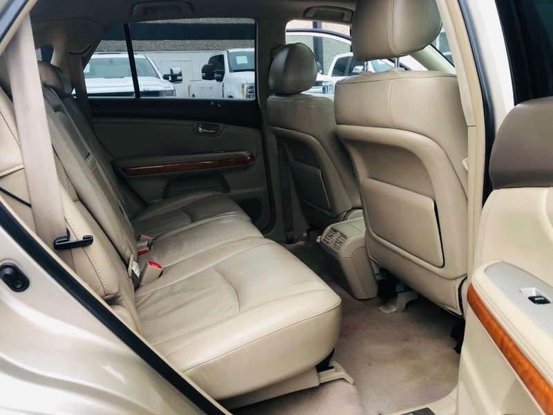 Lexus RX 330 Vehicle Full-screen Gallery Image 19