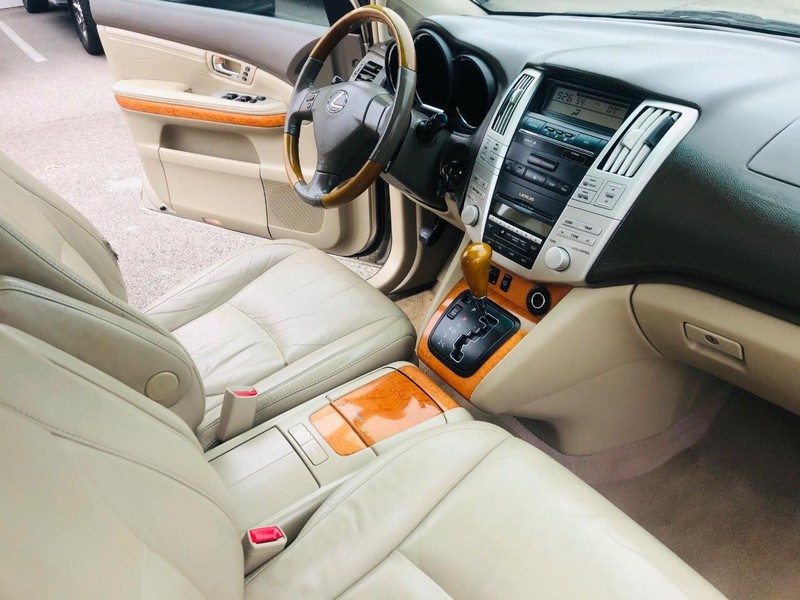 Lexus RX 330 Vehicle Full-screen Gallery Image 22