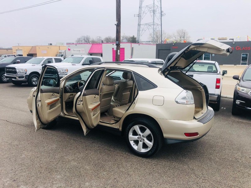 Lexus RX 330 Vehicle Full-screen Gallery Image 25